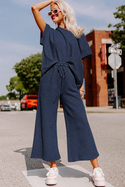 Conjunto de camiseta holgada con textura negra y pantalón con cordón