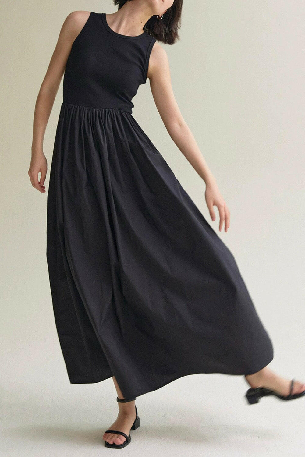 Black Solid Color Knitted Patchwork Sleeveless Midi Dress.