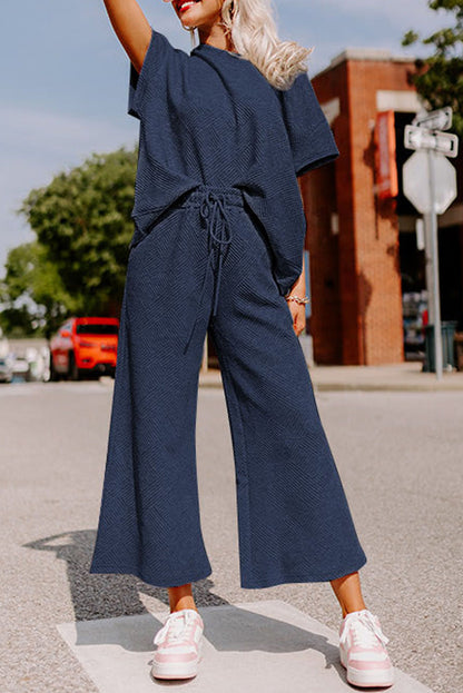 Conjunto de camiseta holgada con textura negra y pantalón con cordón