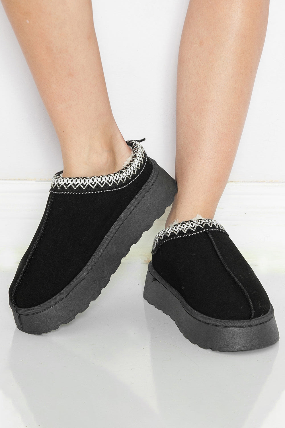 Suede Contrast Round Toe Plush Lined Flats