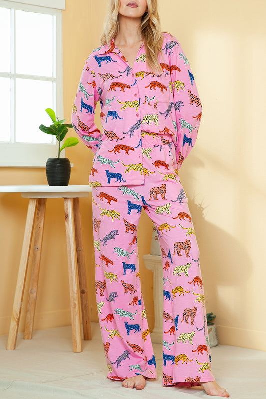 Ensemble pyjama rose avec chemise à imprimé guépard et pantalon large