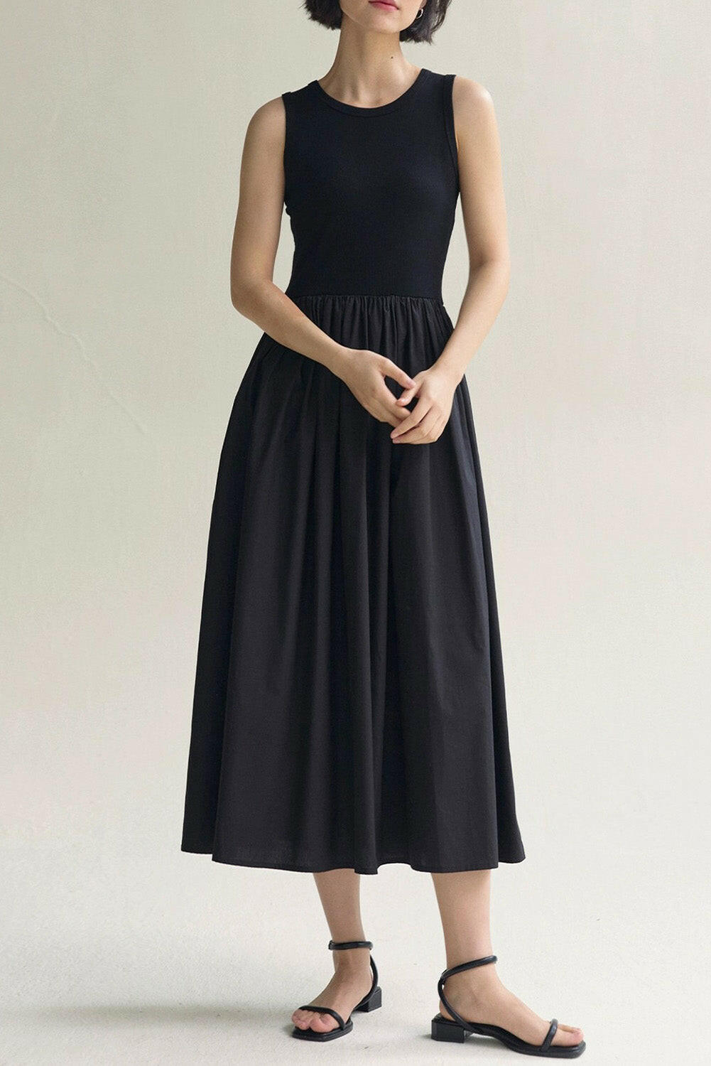 Black Solid Color Knitted Patchwork Sleeveless Midi Dress.