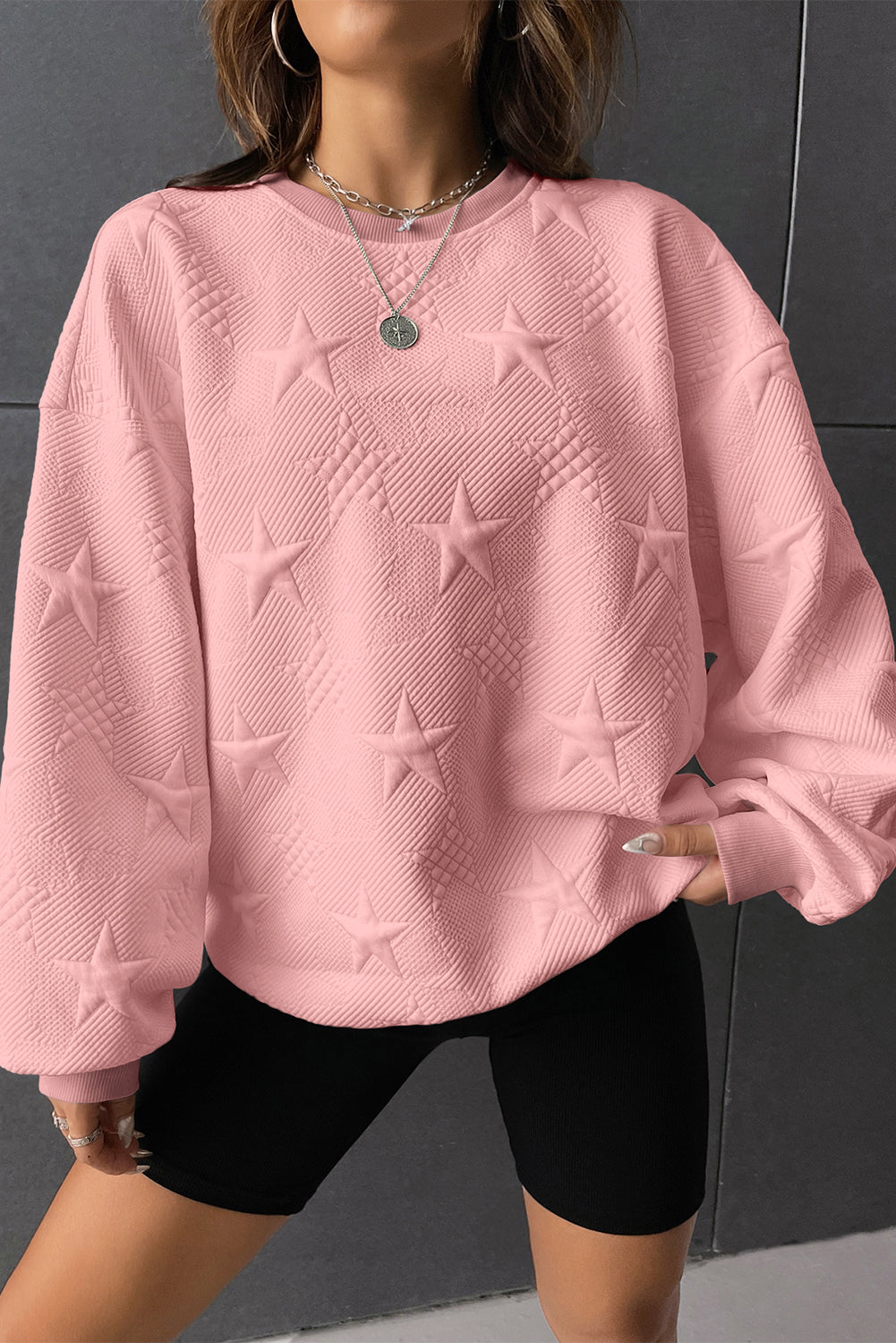 Sudadera con hombros caídos y textura en relieve de estrella blanca